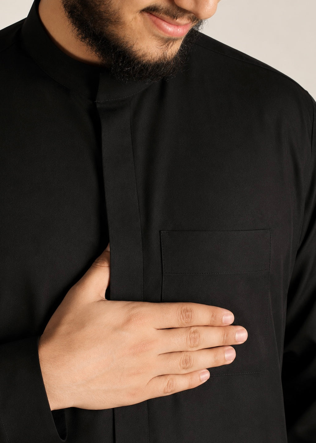Saudi Thobe Abaya mit Zipper in Schwarz