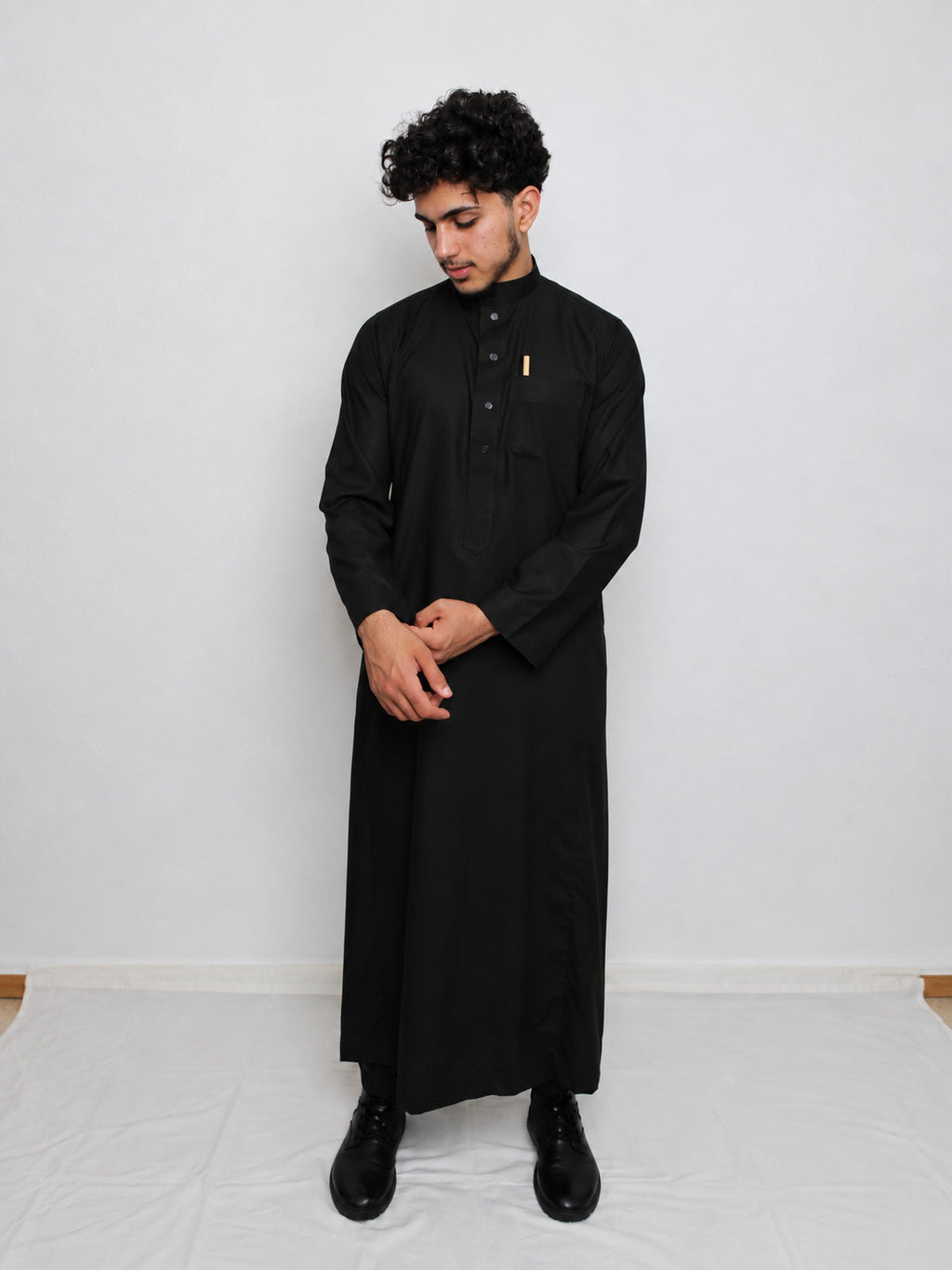 Thobe premium negro con botones