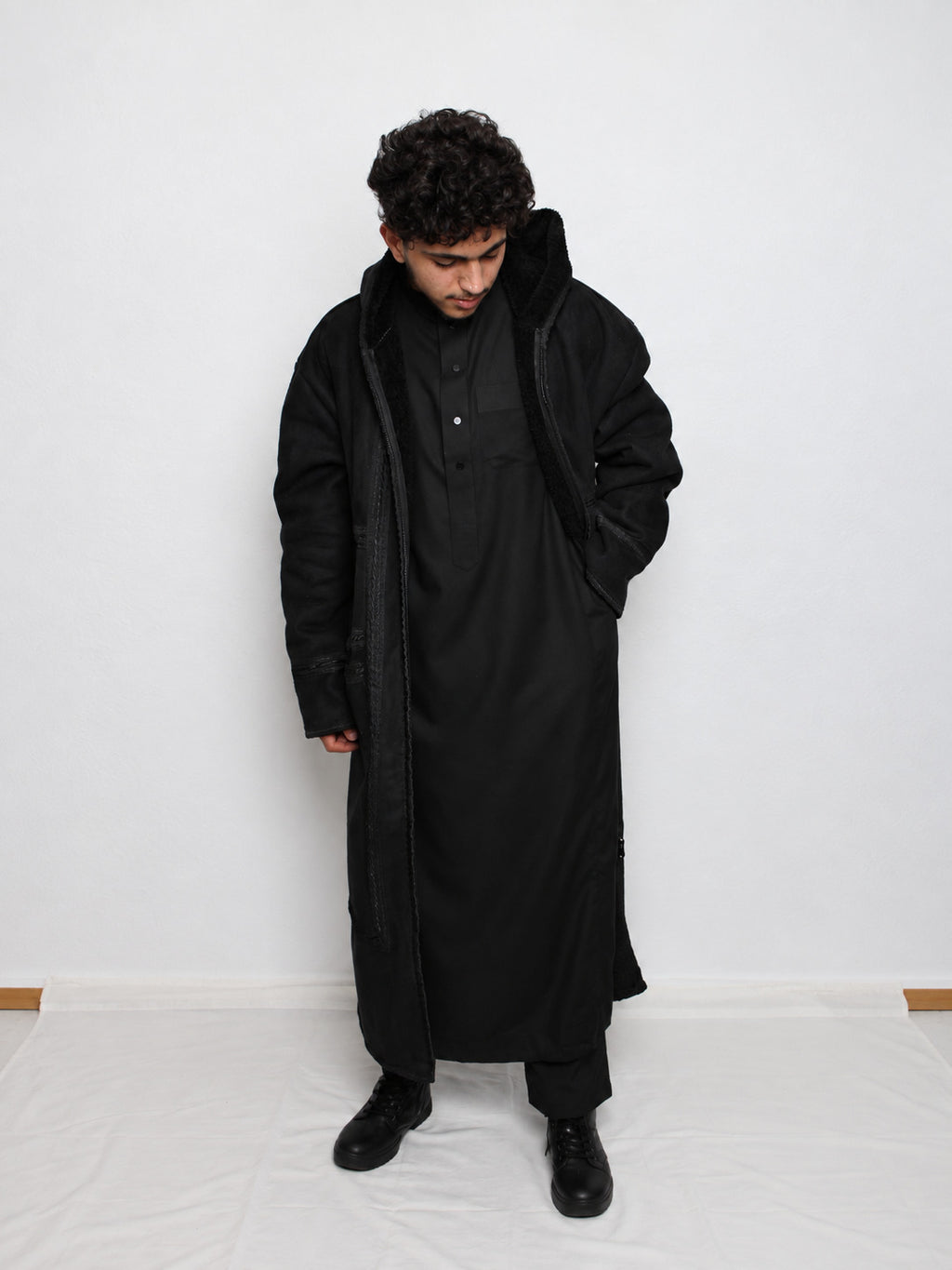 Farwa Mantel in Schwarz