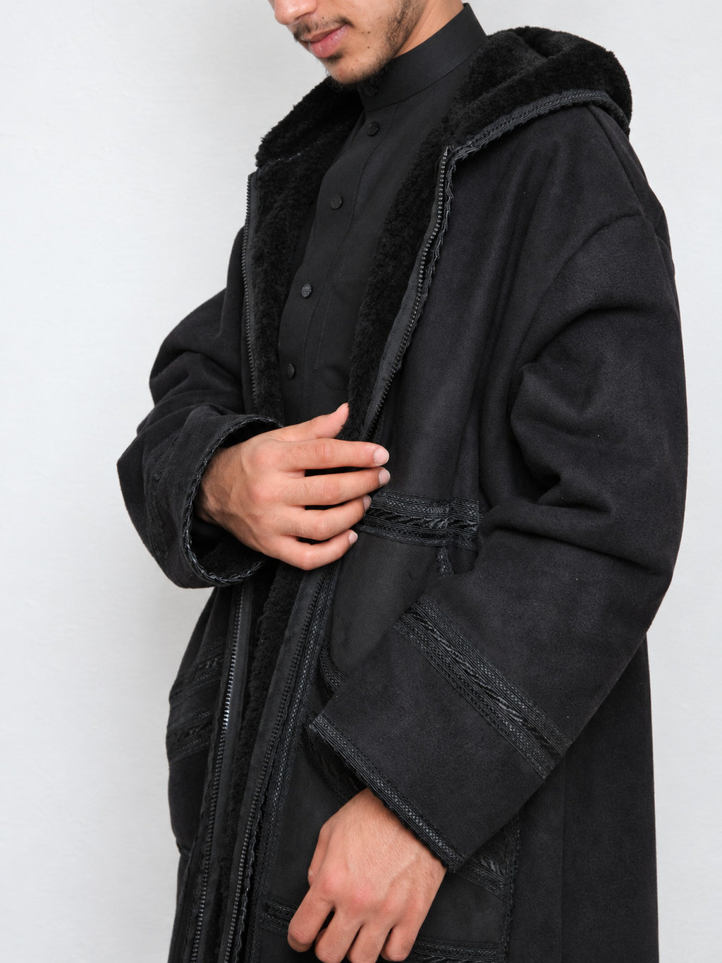 Farwa Mantel in Schwarz