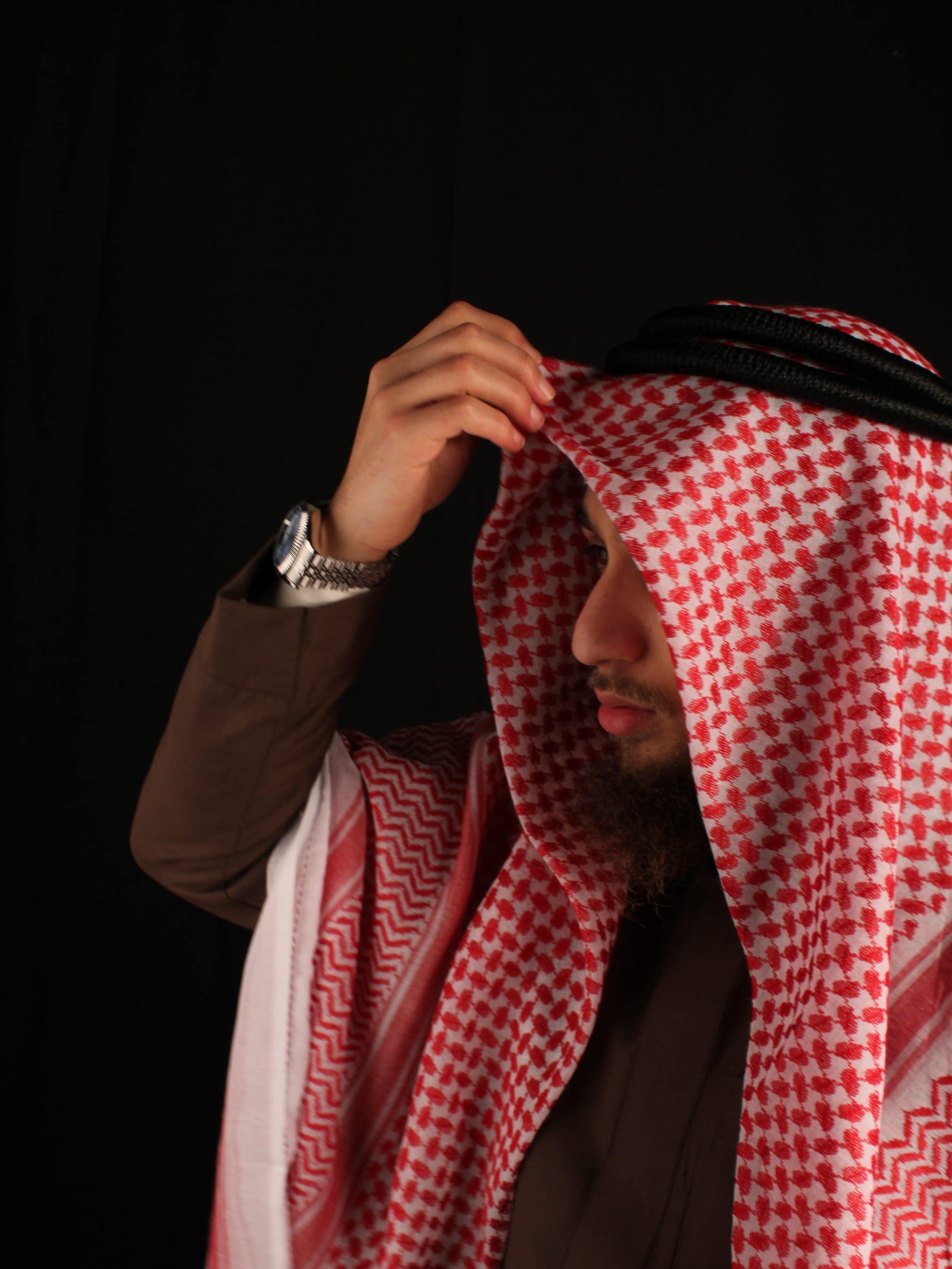 Ghuthra in Rot-Weiß