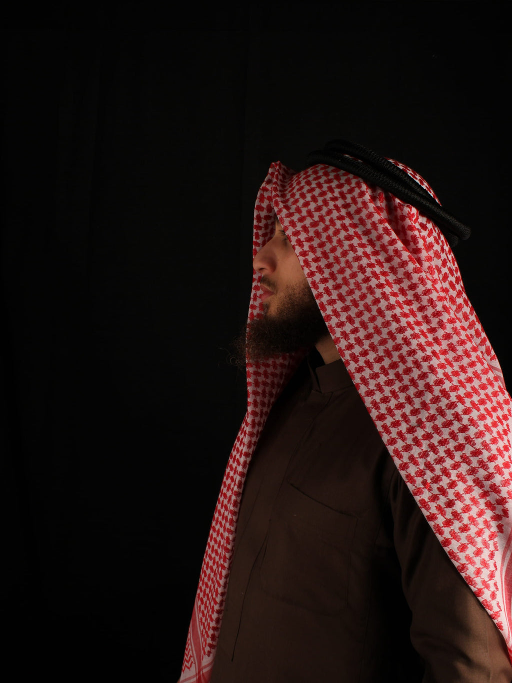 Ghuthra in Rot-Weiß