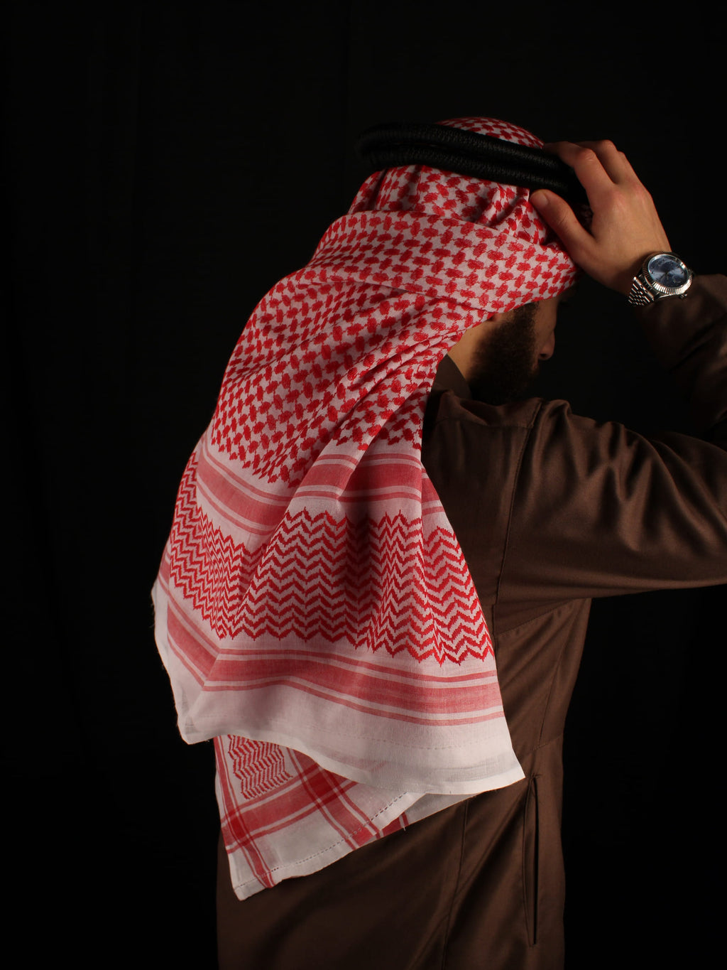 Ghuthra in Rot-Weiß