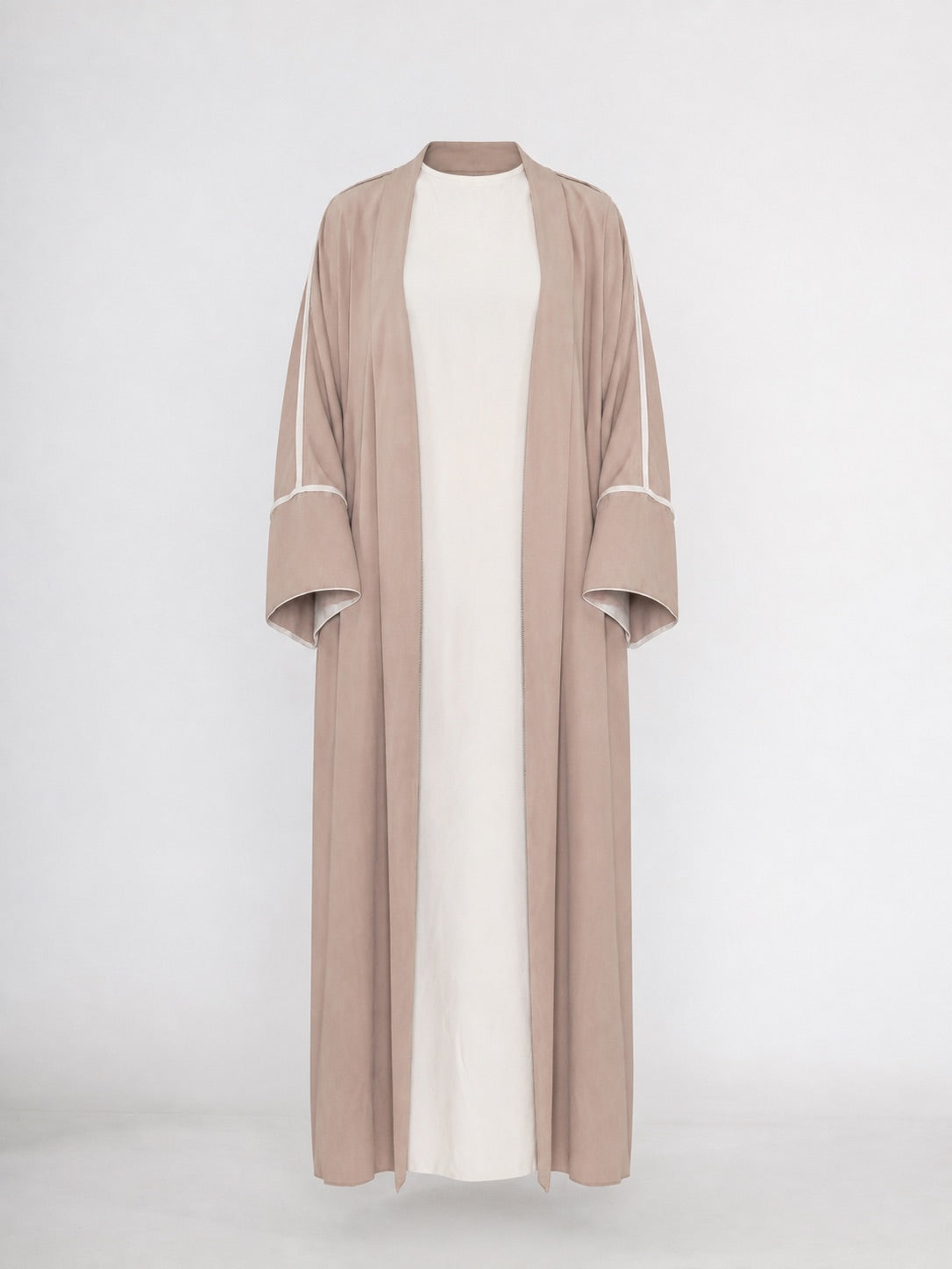 Kimono mit zweiteiligem Medina-Seidentanktop – schwebende Frontansicht