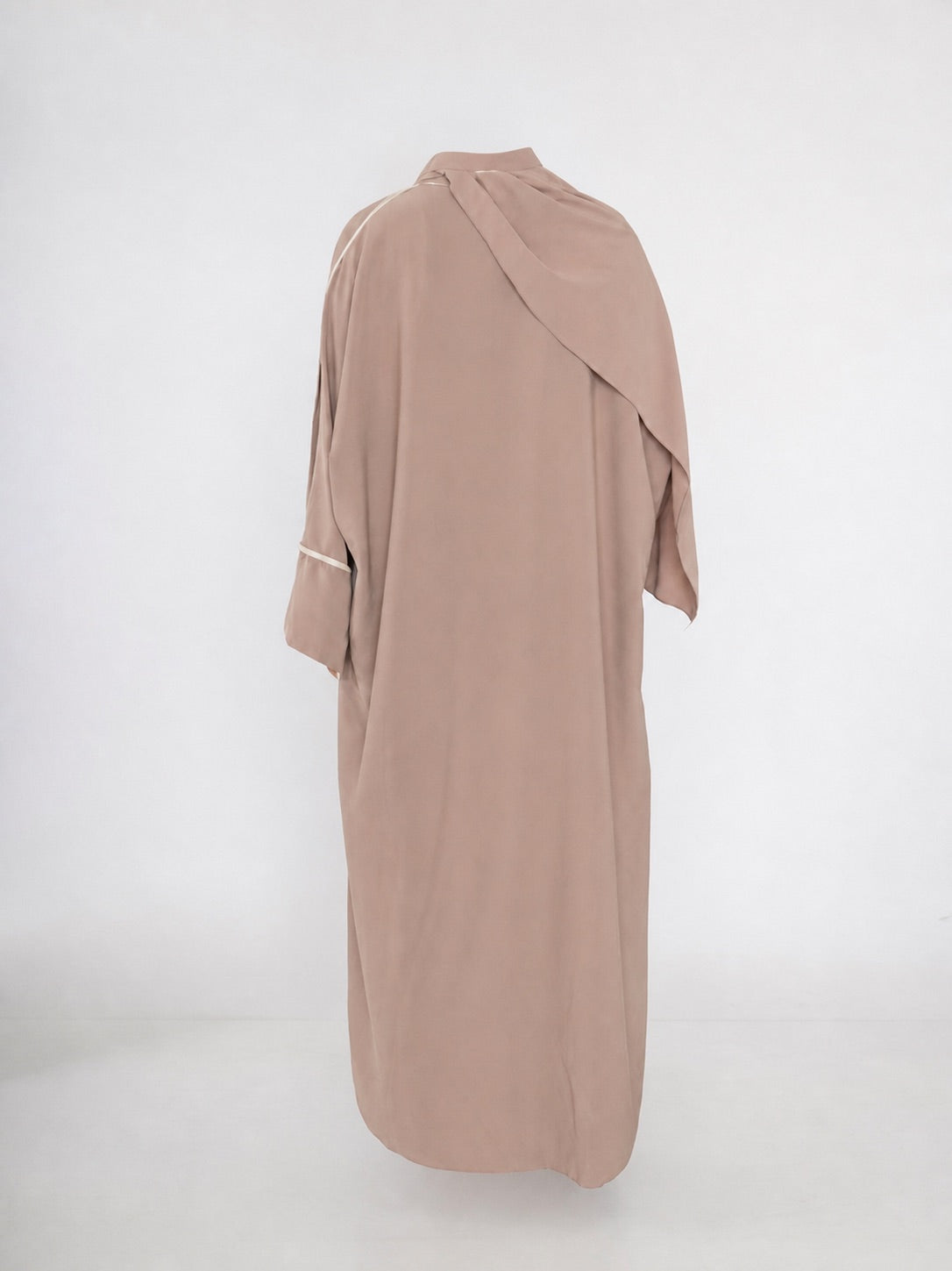 Kimono mit zweiteiligem Medina-Seidentanktop – schwebende Rückansicht