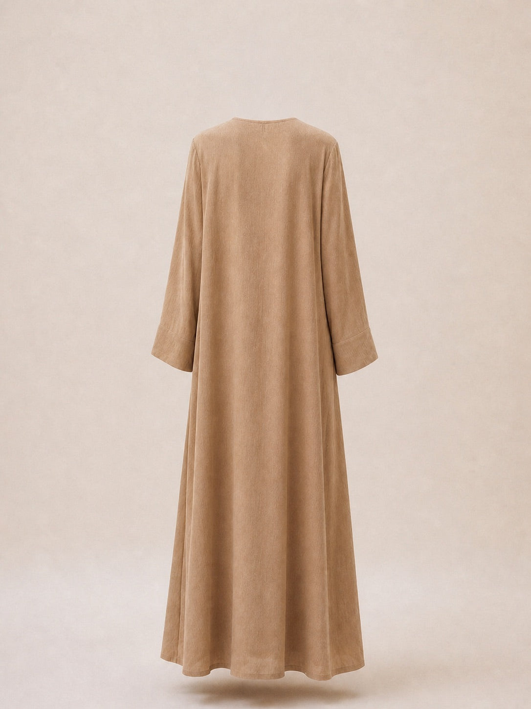 Lange weite Abaya – schwebende Rückansicht